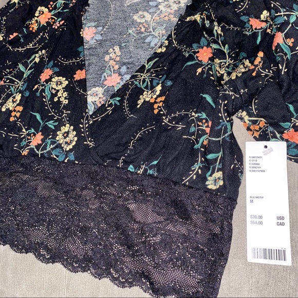 NWT UO Samara Plunging Surplice Cropped Top - Picture 5 of 6